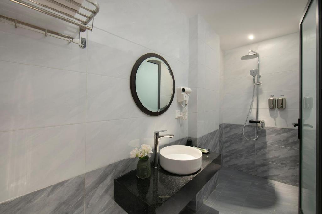 Lakeview Backpackers Hostel & Rooftop Bar