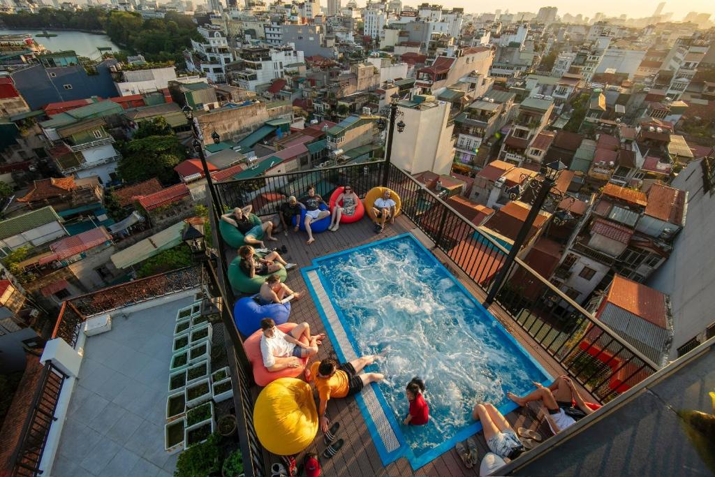 Lakeview Backpackers Hostel & Rooftop Bar