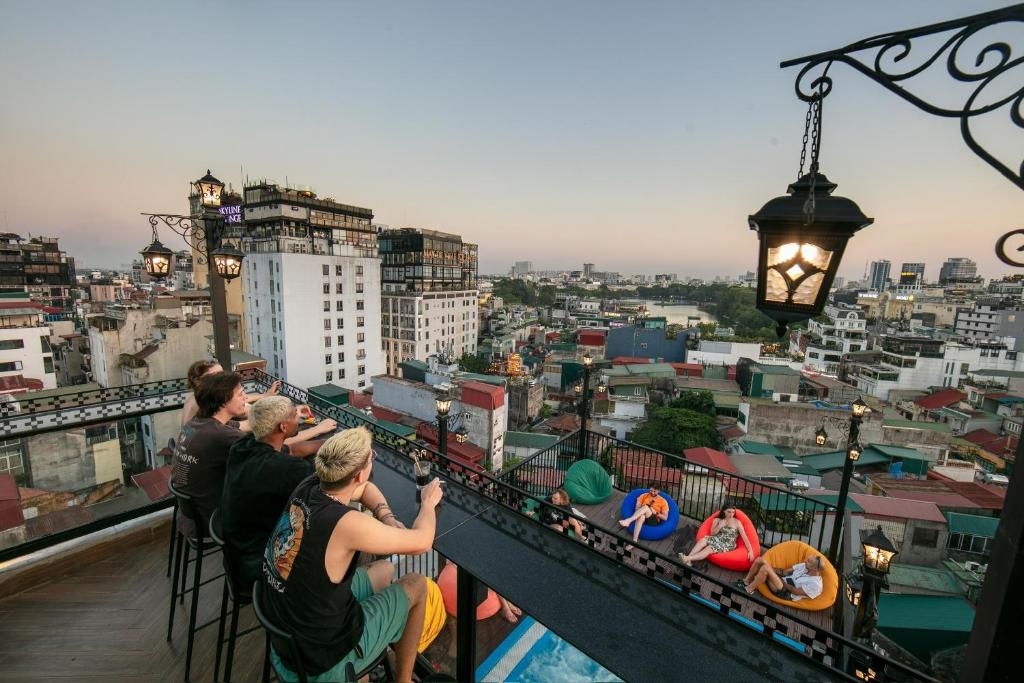 Lakeview Backpackers Hostel & Rooftop Bar