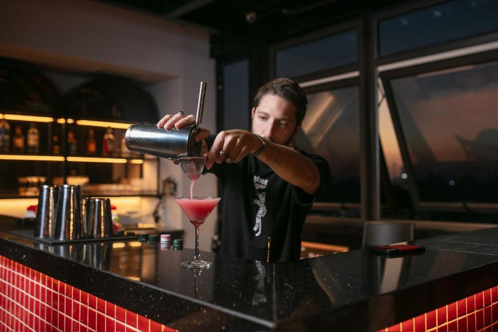 Lakeview Backpackers Hostel & Rooftop Bar