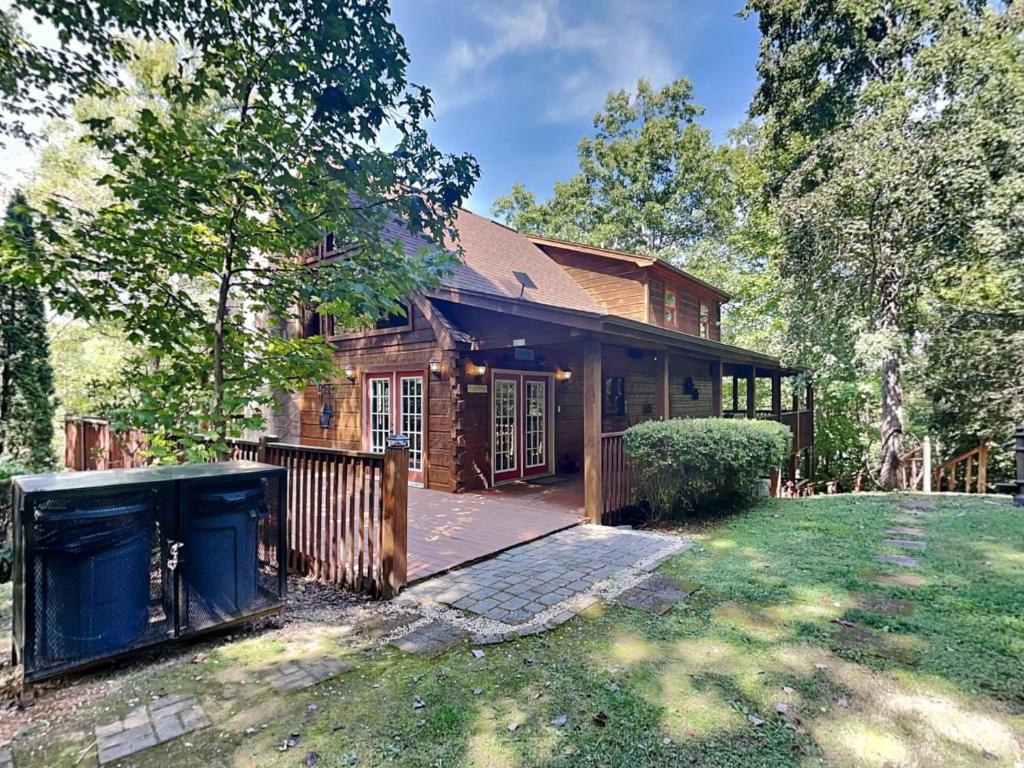 Lazy Cub Lodge image