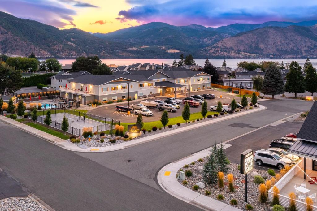The Lodge Lake Chelan image