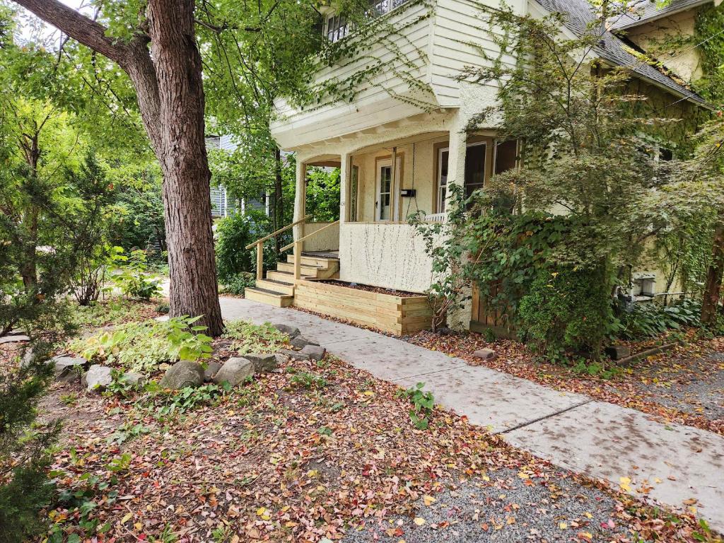 Cozy 3 Bedroom House in Downtown Ithaca image