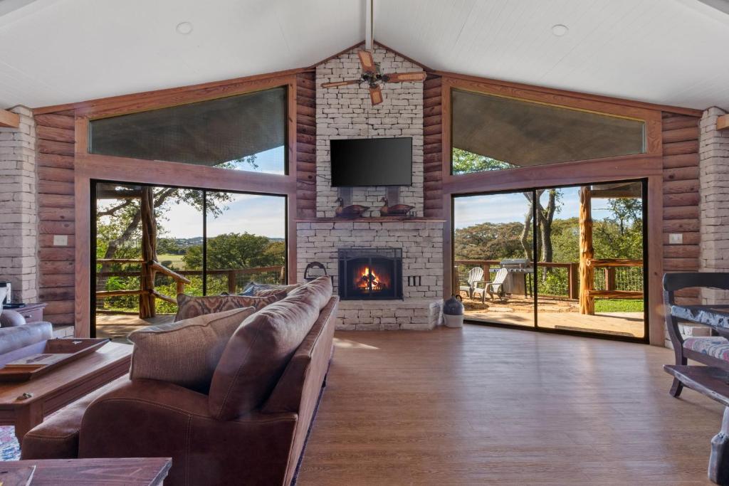 Guadalupe Bluff Log Cabin 4 Bedroom Home by Redawning image