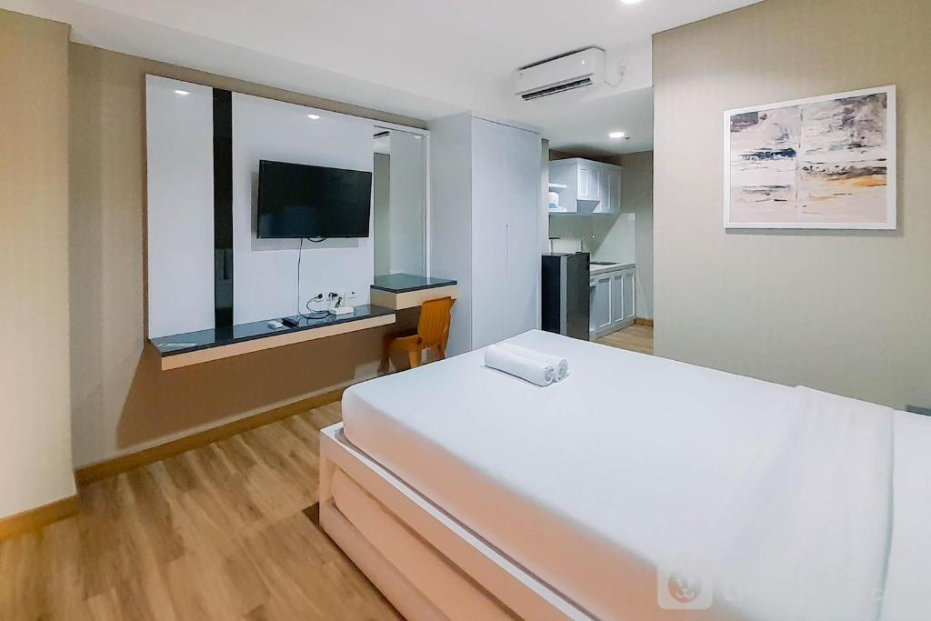 Great Deal and Homey Studio Room Patraland Amarta Apartment By Travelio photo 2