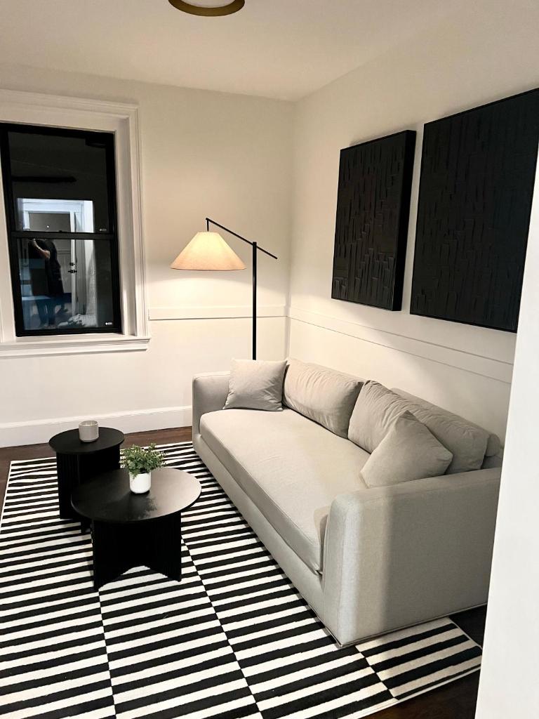 Modern Luxury Apartment in City image