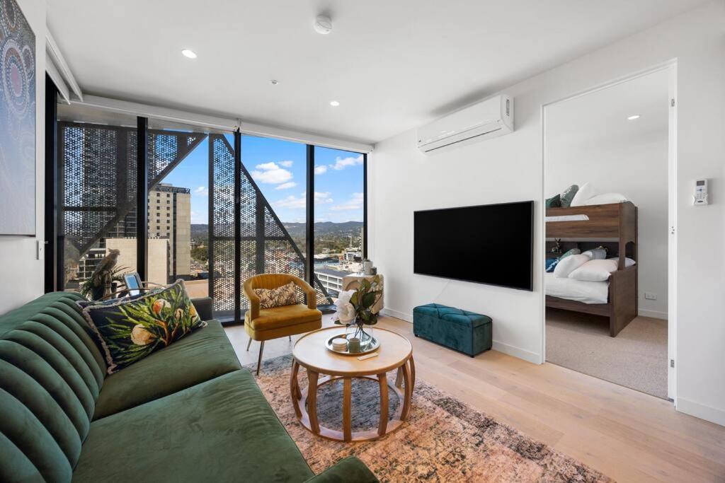 Skyline Retreat - 2BR Luxury City Apartment - Tap to explore photos