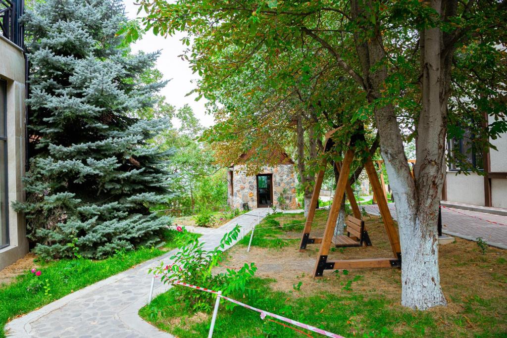 Qachaquch Forest photo 3