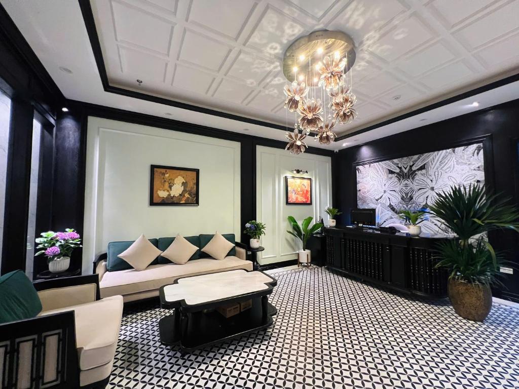 GRAND HOTEL Trịnh Văn Bô