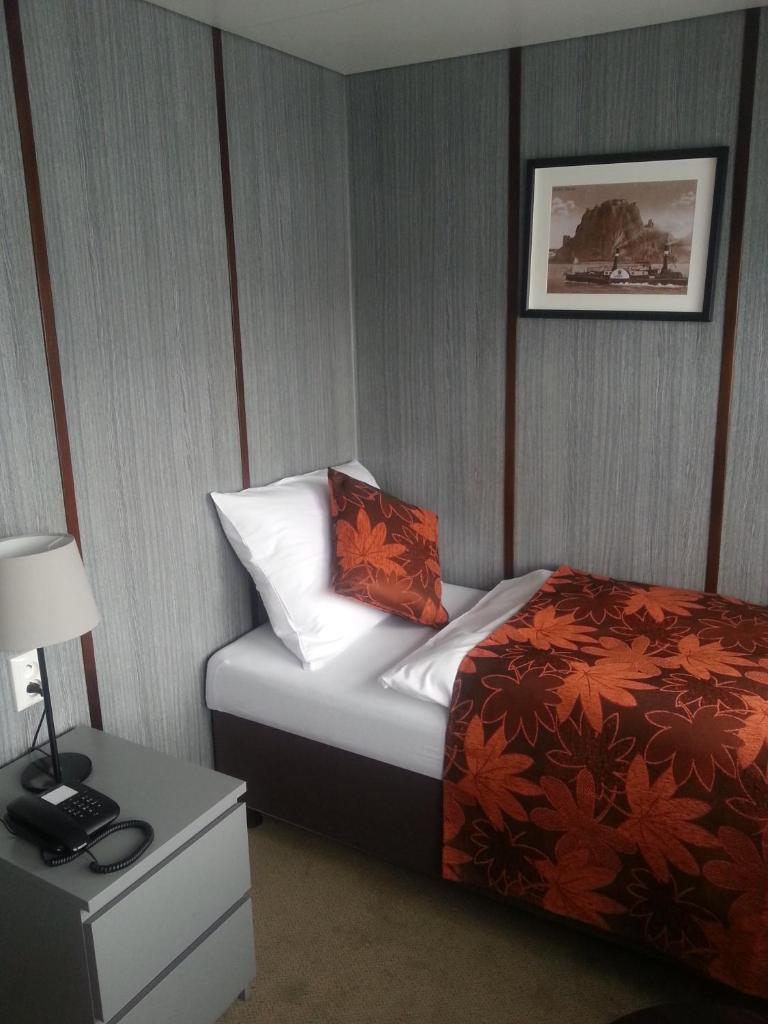 Одноместный (Single Room with Danube View), Botel Pressburg