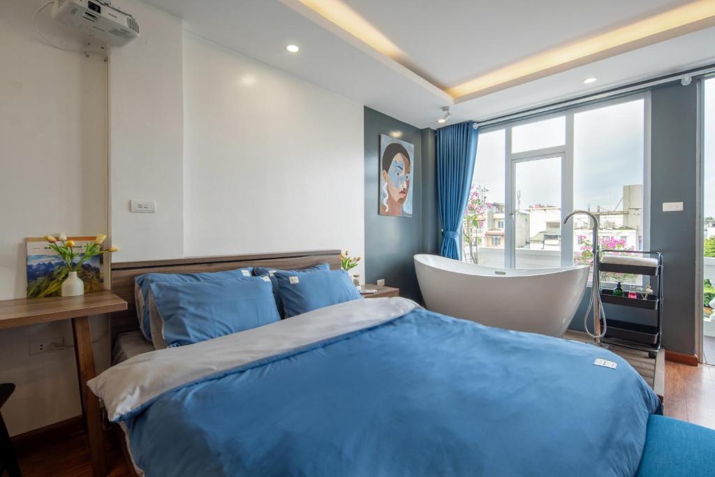 Holly's Elegance Retreat with bathtub in Old Quarter