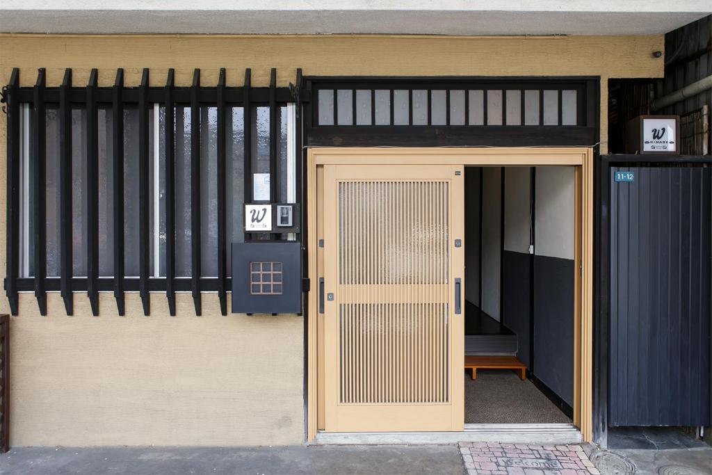 -W- Vacation Rental - Tap to explore photos
