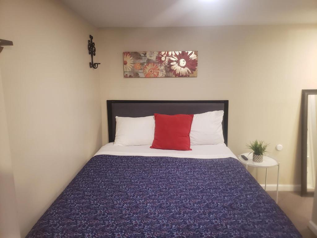 The Airport Lodge image