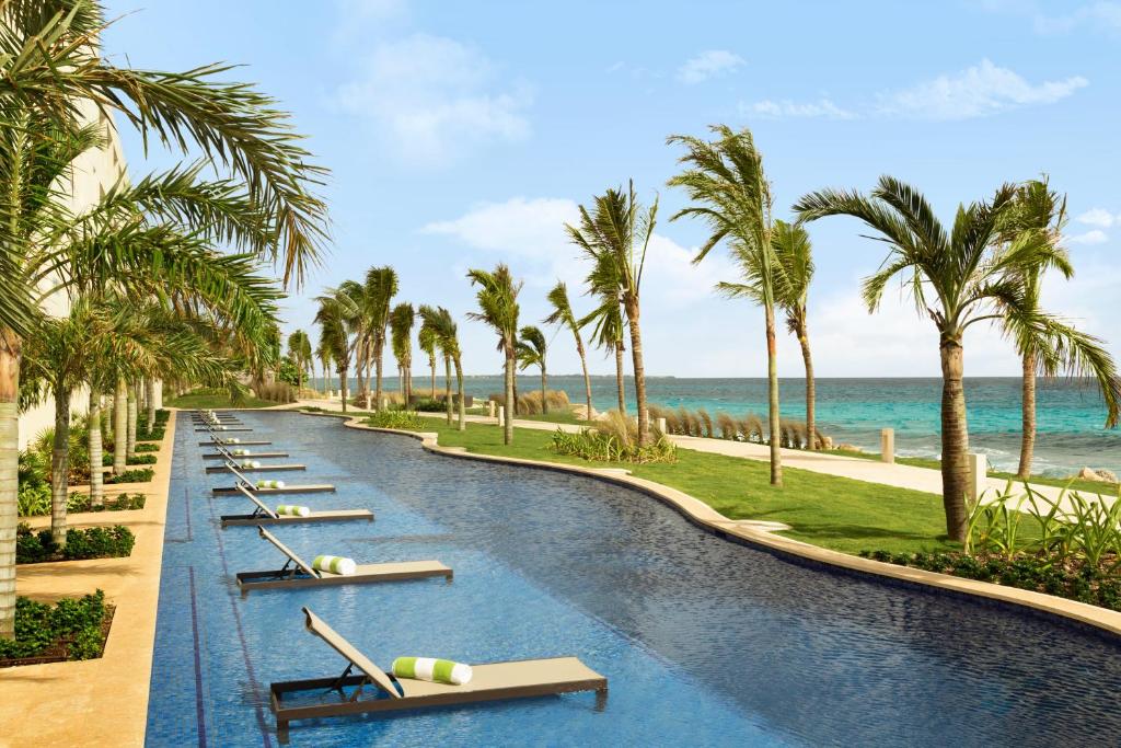 Четырехместный (Двухместный номер у кромки бассейна с 1 кроватью), Hyatt Ziva Cancun