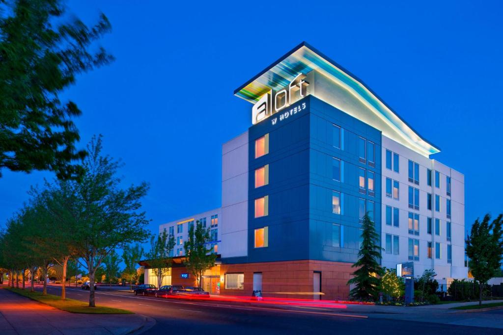 Aloft Portland Airport at Cascade Station image