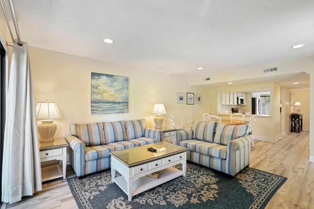 154 The Greens 3 BR Shipyard Condo image