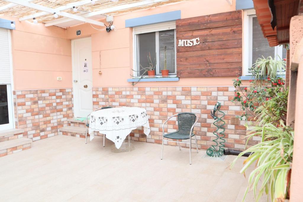 Photos of HAPPY ROOM