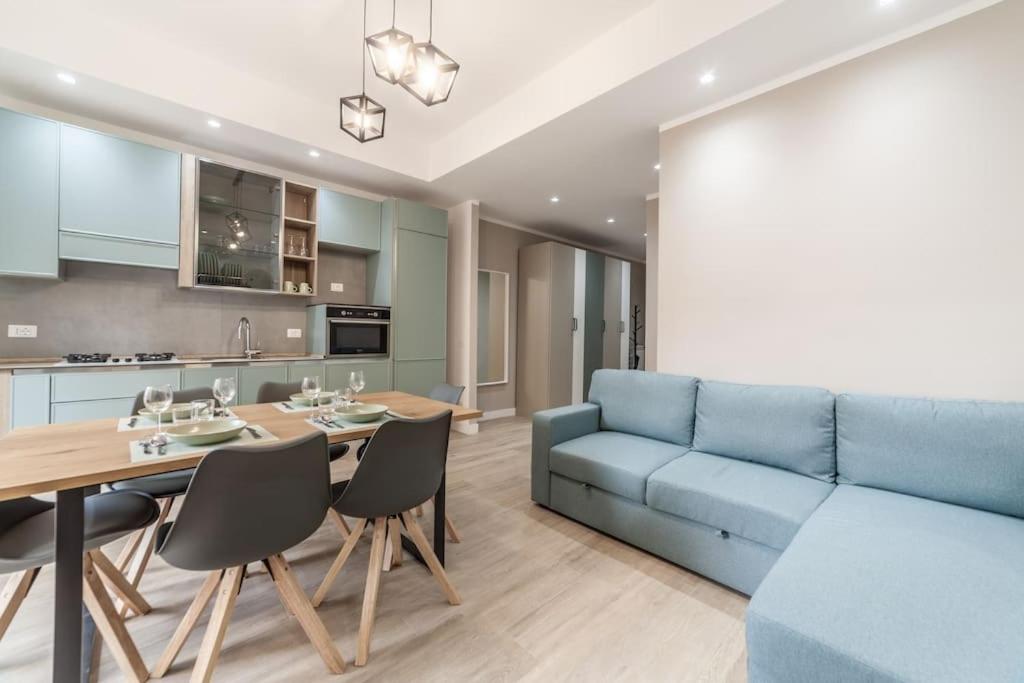 Domus 124, elegant city Comfort with Parking Room Type - Three-Bedroom Apartment with Balcony