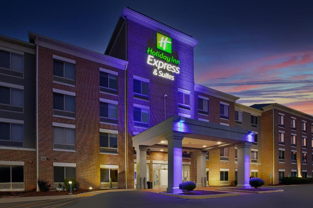 Holiday Inn Express And Suites Milwaukee Nw Park Place, an IHG Hotel image
