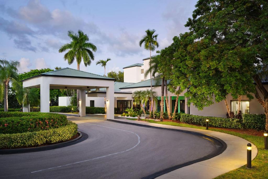 Courtyard by Marriott Miami Airport West/Doral image