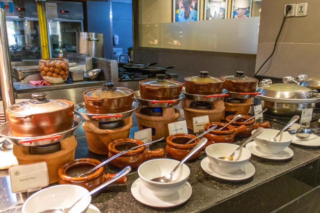 Khách sạn Eastin Grand Saigon