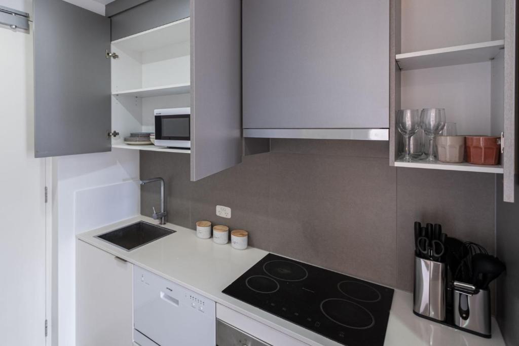 Unparalleled City Convenience 1br Apt Mel Cbd photo 3