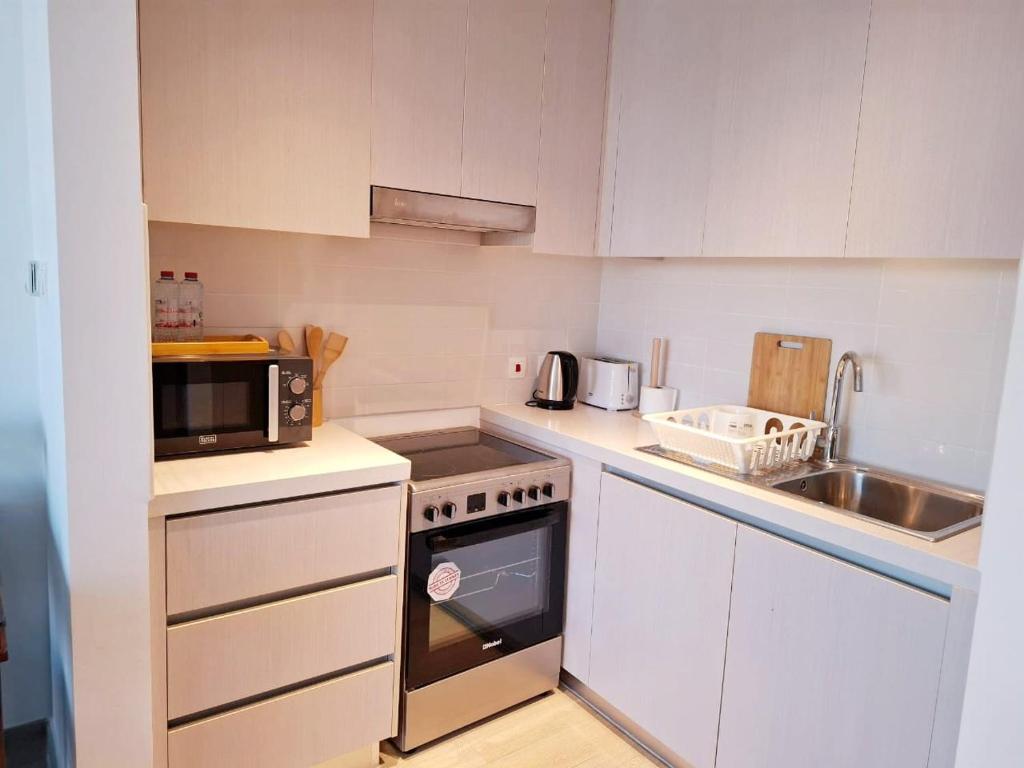 B11 Comfy Studio With Canal and Pool View photo 3