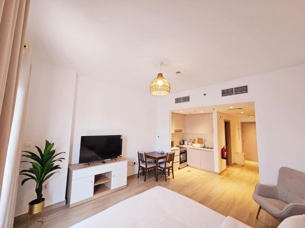 B11 Comfy Studio With Canal and Pool View photo 2