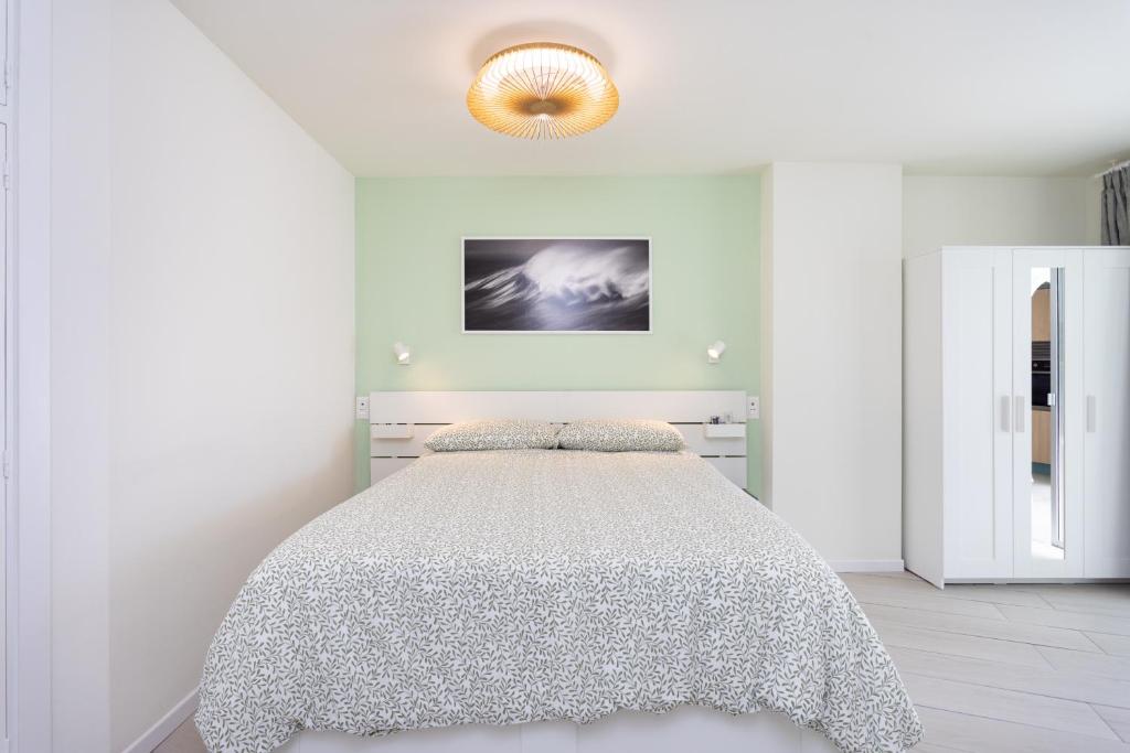 Home2Book Chic Oceanview Apartment, Mesa del Mar - Tap to explore photos