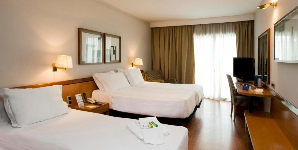 Hotel Ciudad de Castelldefels - Tap to explore photos