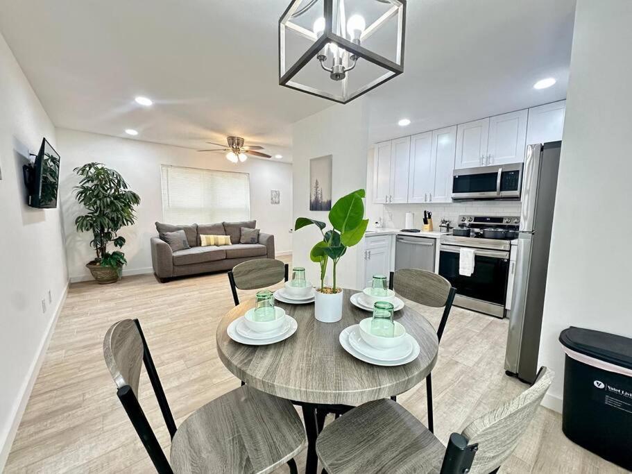 1BR and 1BA Modern Apartment in Montrose in Houston's Prime Location image