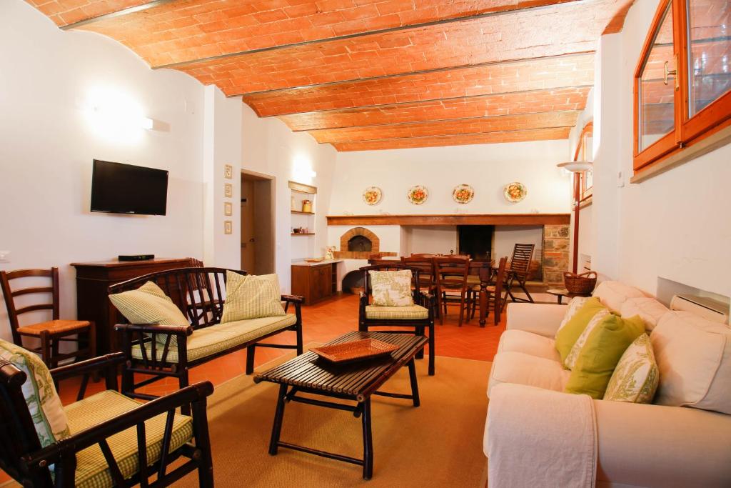 Casa Montecuccoli - Tap to explore photos