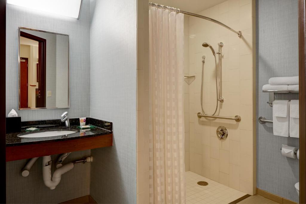 Hyatt Place Dallas/Arlington - Tap to explore photos