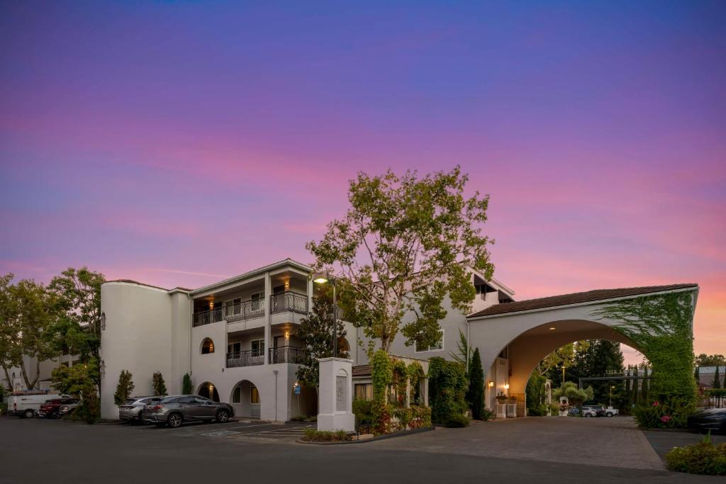 Best Western Dry Creek Inn image