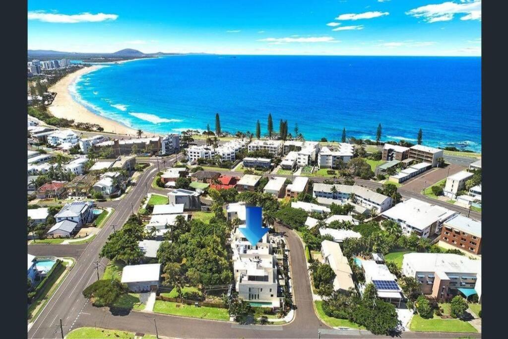4 Bed Townhouse 200m to the Beach
