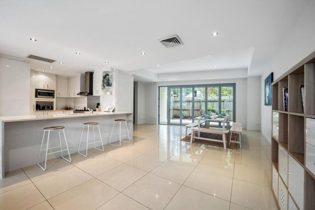 4 Bed Townhouse 200m to the Beach photo 1