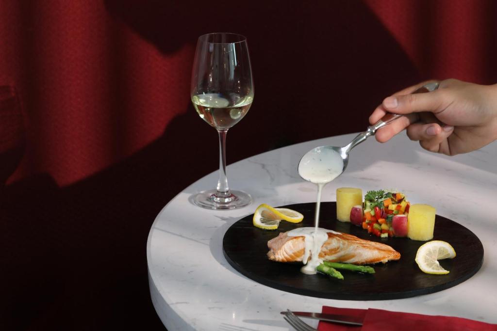 FLC Halong Bay Golf Club & Luxury Resort