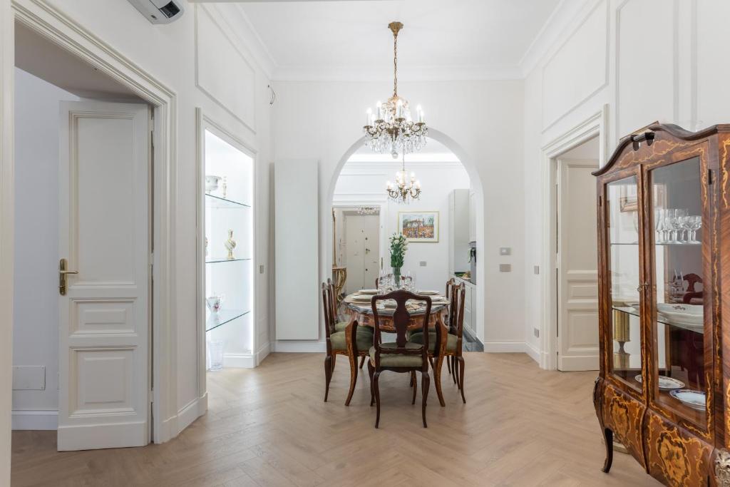 Vista su Campo de Fiori Room Type - Three-Bedroom Apartment