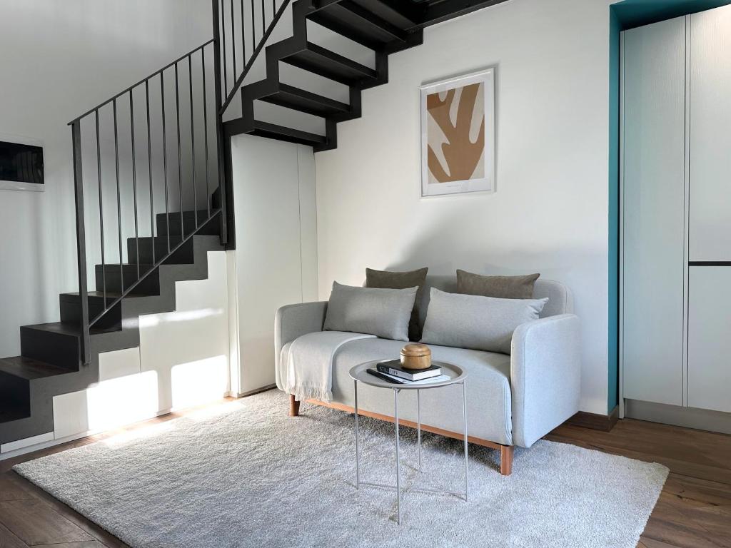 Piazza Vittorio Two-level Modern Apartment - Tap to explore photos