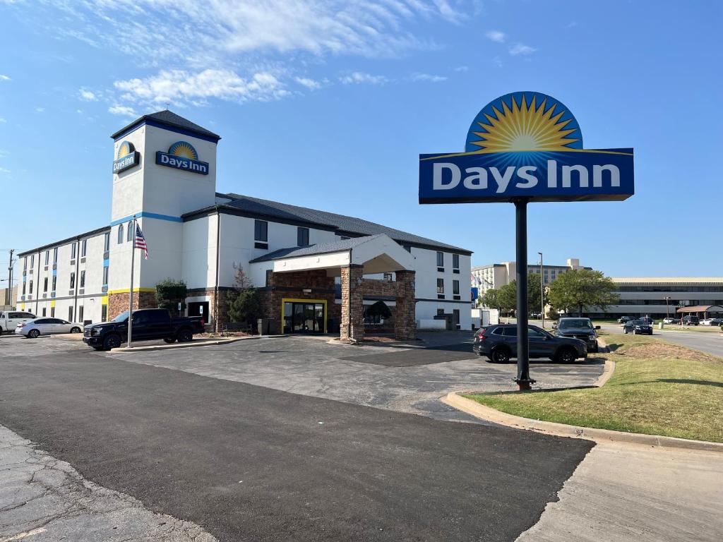 Days Inn by Wyndham Tulsa Central image