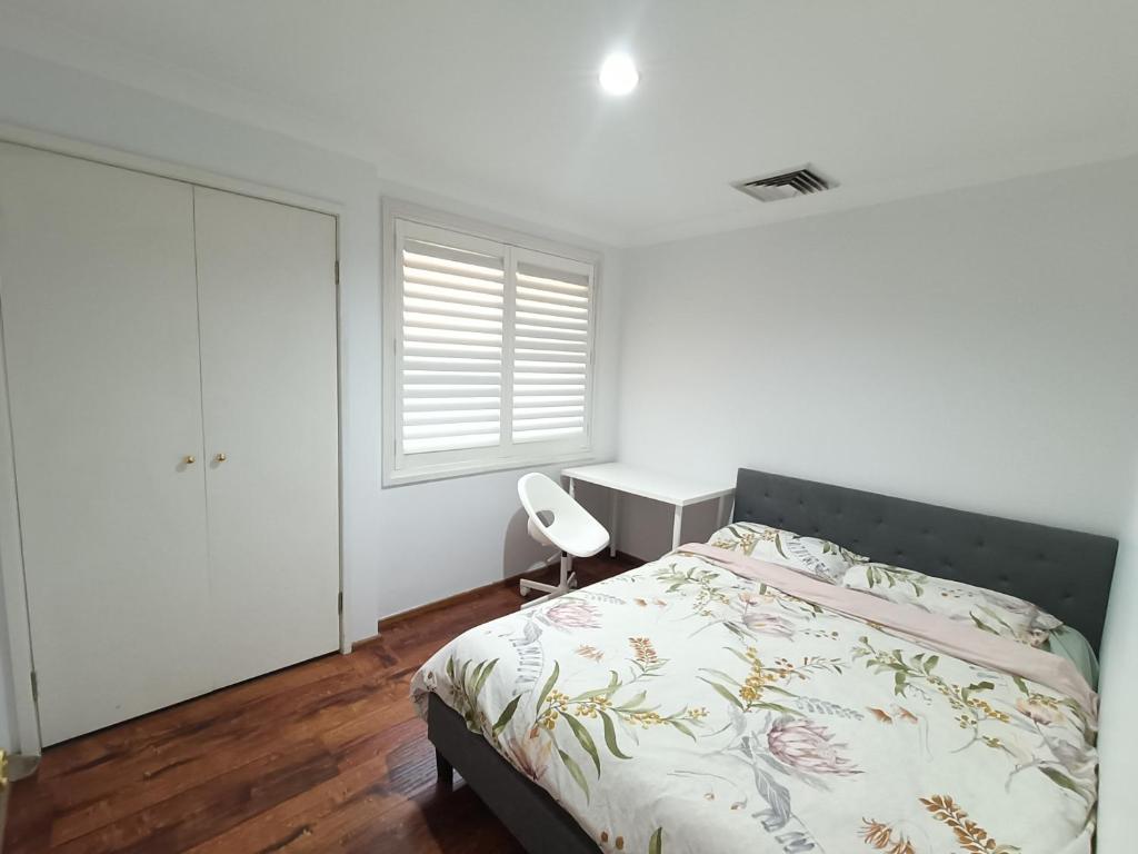 Peaceful Room in Modern and Spacious Baulkham Hills Home - BH2 photo 1