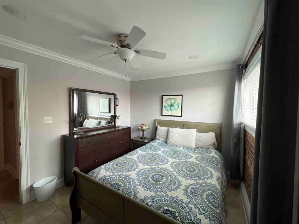 2 br Steps from Tiger Stadium image