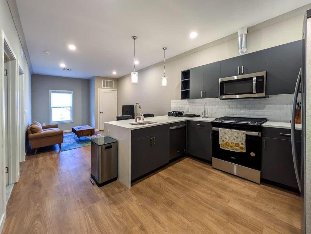 224 Brand New 1 Bedroom 1 Bath 1 Kitchen 1 Liv image