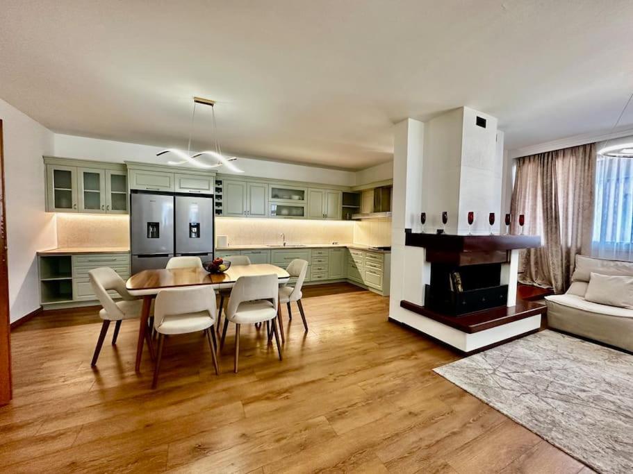 8th Floor Luxury Apartment Tirana 2 photo 3