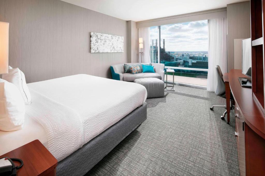 Courtyard by Marriott Indianapolis Downtown image