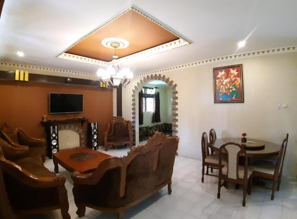 Villa kota bunga puncak bogor ada AC, karoke , water heater, wifi photo 1