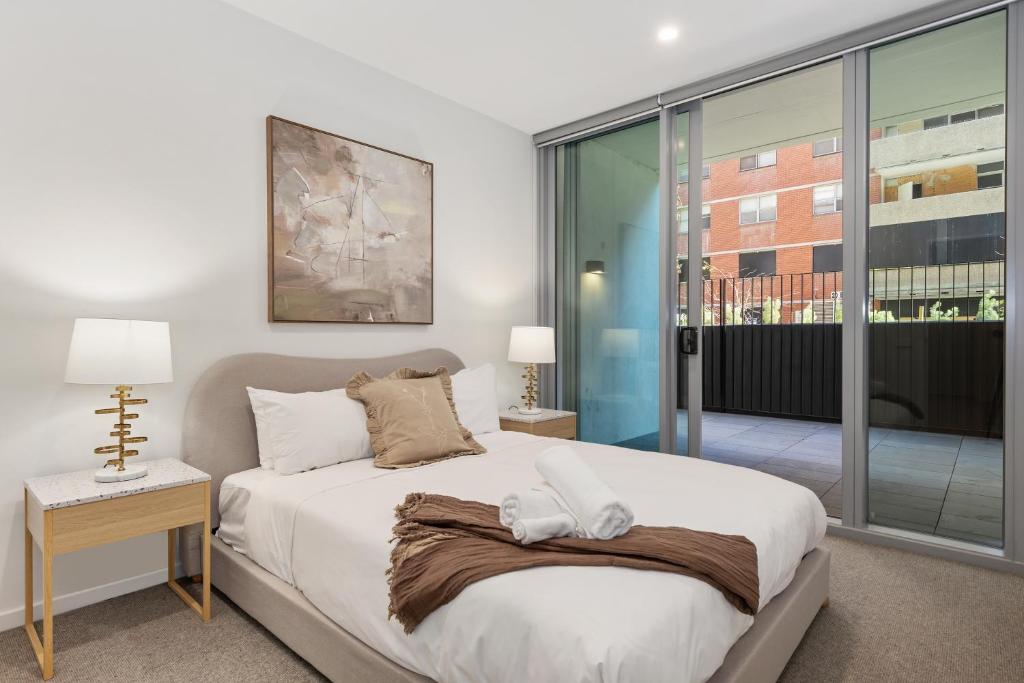 Stylish 1BR in Trendy Area w Big Balcony & Parking photo 1