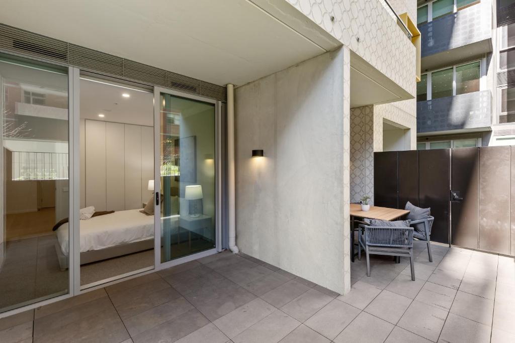 Stylish 1BR in Trendy Area w Big Balcony & Parking photo 4