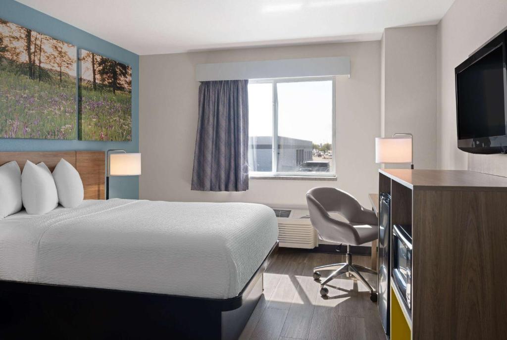 Days Inn by Wyndham Neenah image