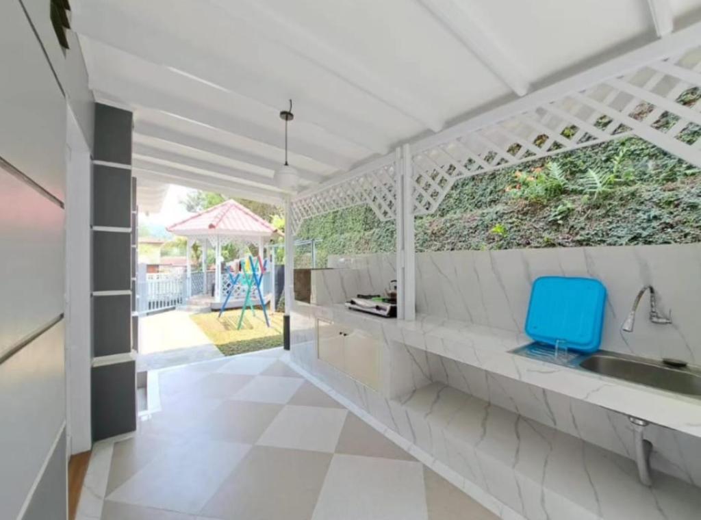 Villa puncak bogor di kota bunga 4 kamar ada kolam photo 4